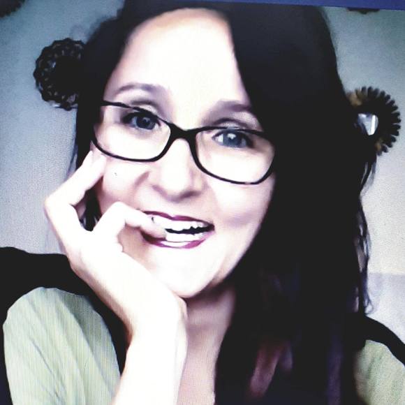 Meet your Posher, Lisa - Picture 1 of 1